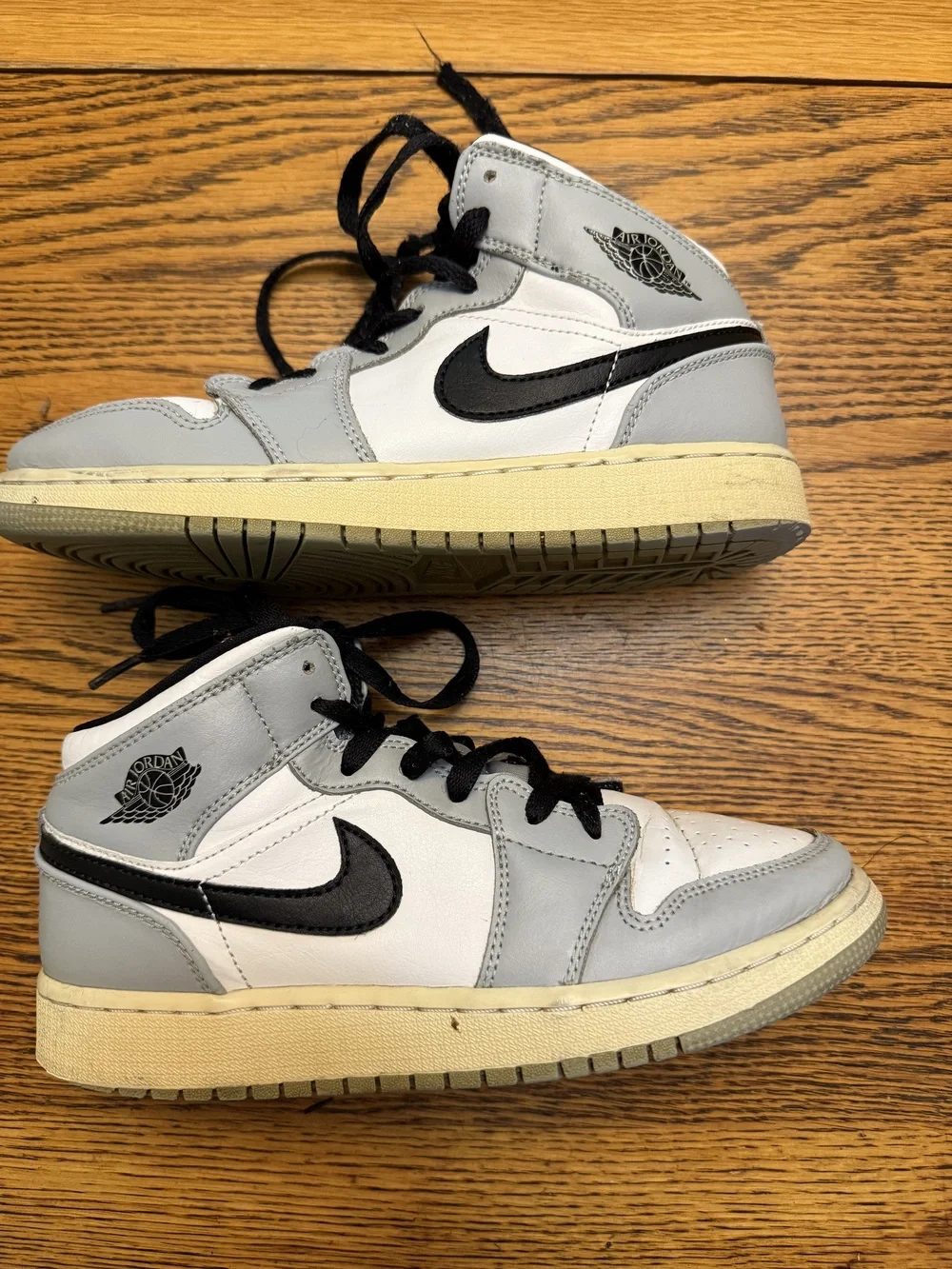 Air Jordan 1 Mid Shoes Youth Size 5Y Retro Basketball 554725-092